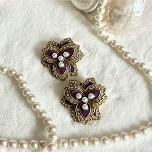 Purple antique style faux pearl flower earrings ￼